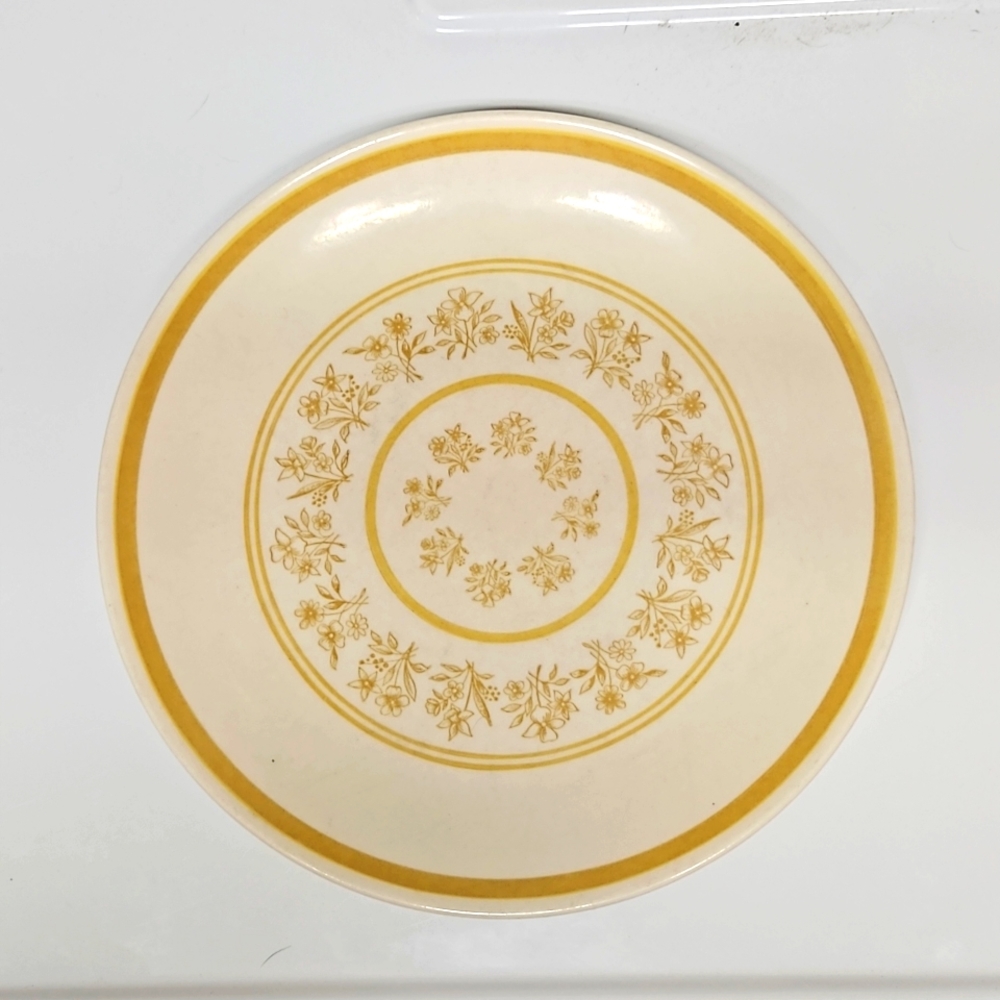 Vintage Royal China Jeannette Queen's Lace Dinner Plate